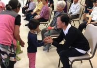 老少一家親  幸夫愛兒園園童陪伴長者過母親節